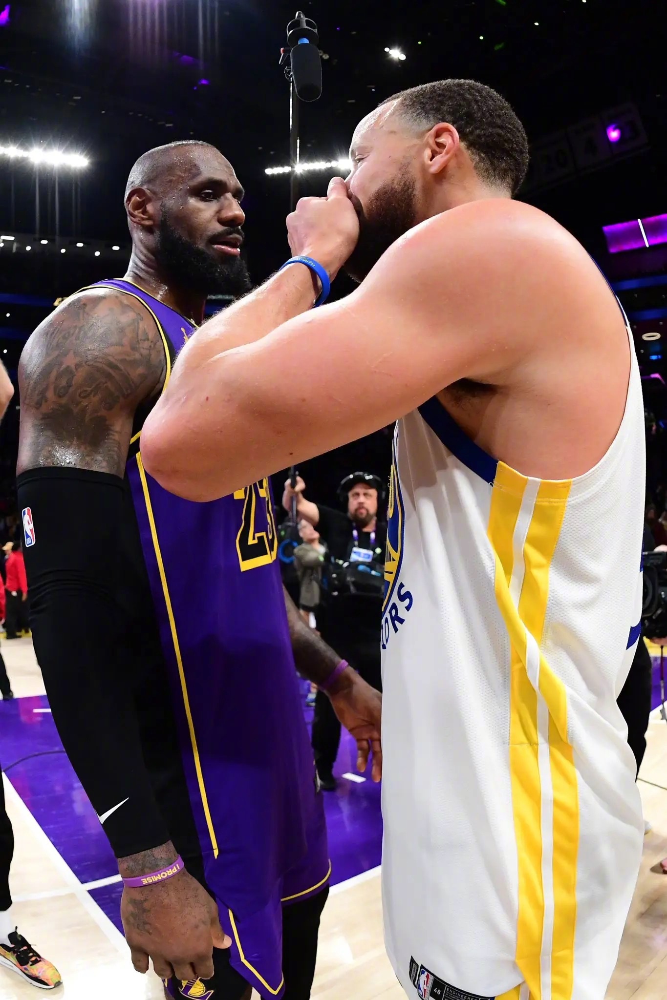 包含湖人一役竟然45分轻取魔术,詹姆斯逆风翻盘的词条 包含湖人一役竟然45分轻取魔术,詹姆斯逆风翻盘的词条