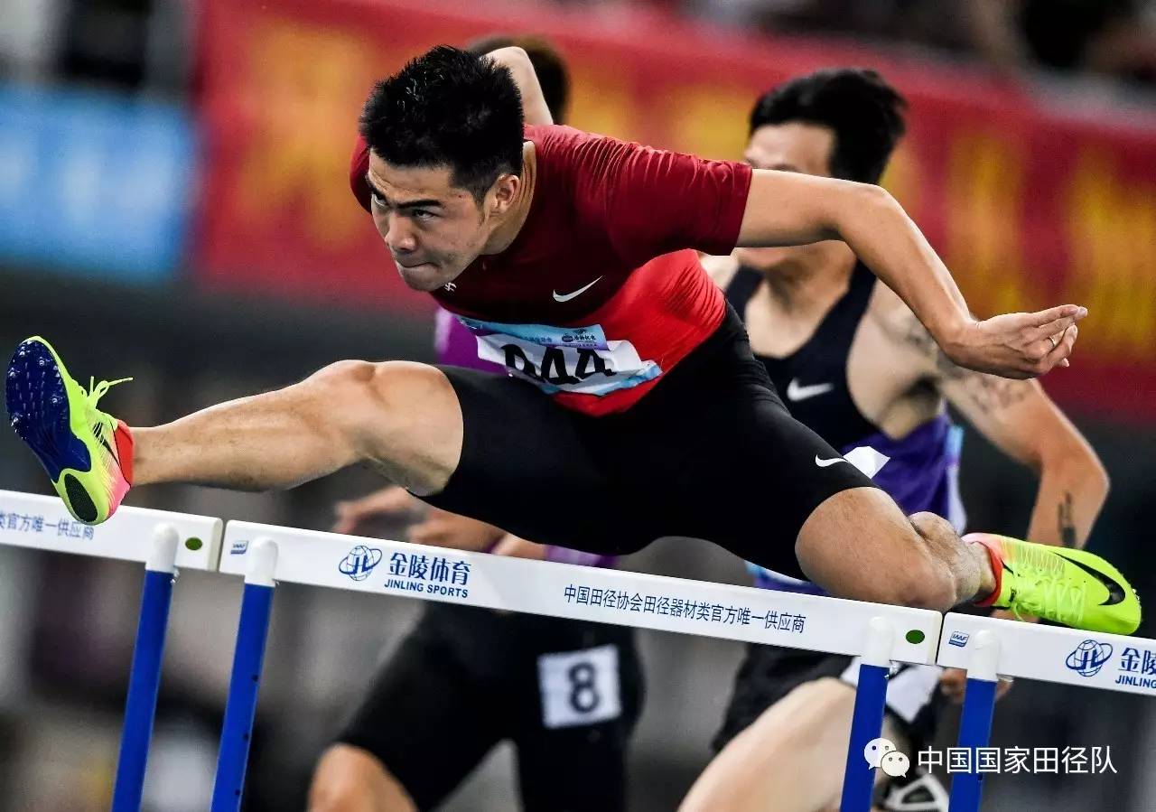 爱沙尼亚队在比赛中奋力冲刺 爱沙尼亚队在比赛中奋力冲刺